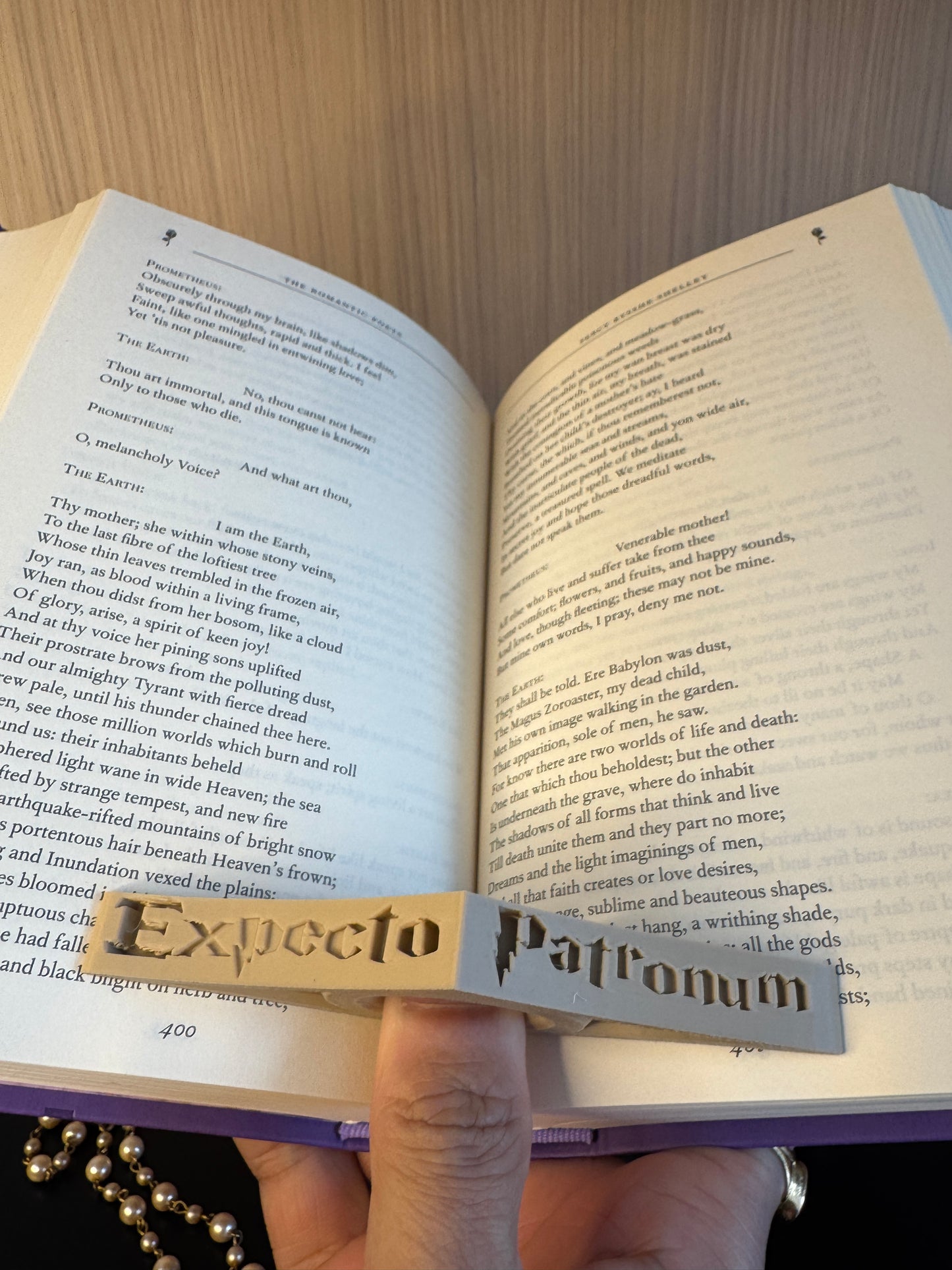 Page holder | Book holder